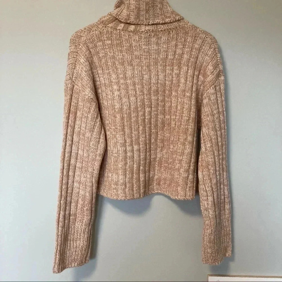 NWT  Urban Outfitters ribbed cropped turtleneck sweater - Picture 6 of 6